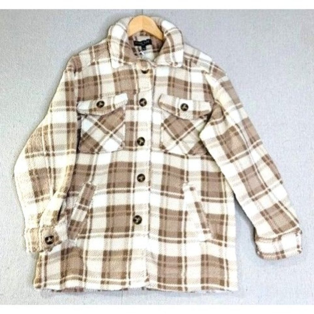 Love Tree Women's Large Beige & White Plaid Faux Fur Button-Up Shacket‎ Pockets